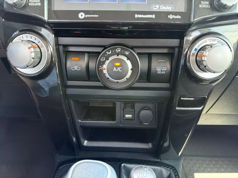 Used 2023 Toyota 4Runner TRD Off-Road Premium w/ Moonroof Package AWD/4WD image 15