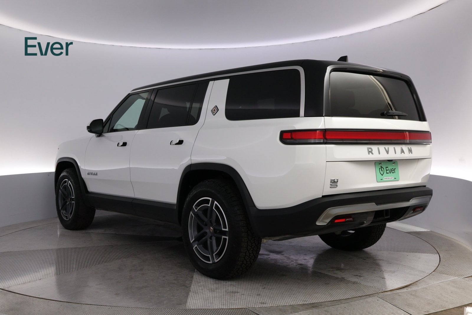 Used 2025 Rivian R1S Adventure Dual AWD/4WD image 17