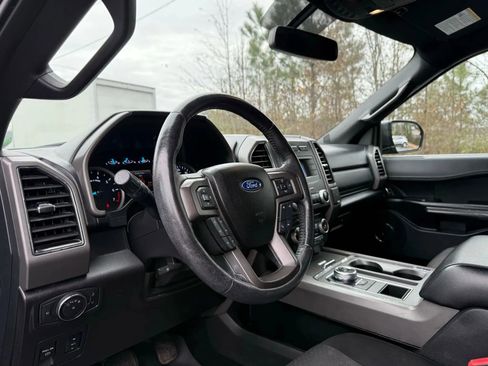 Used 2018 Ford Expedition XLT image 12