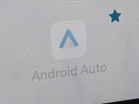 Used 2024 Jeep Wrangler Unlimited Sahara w/ Technology Group image 7