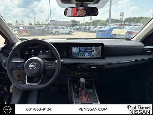 New 2025 Nissan Kicks SR image 32