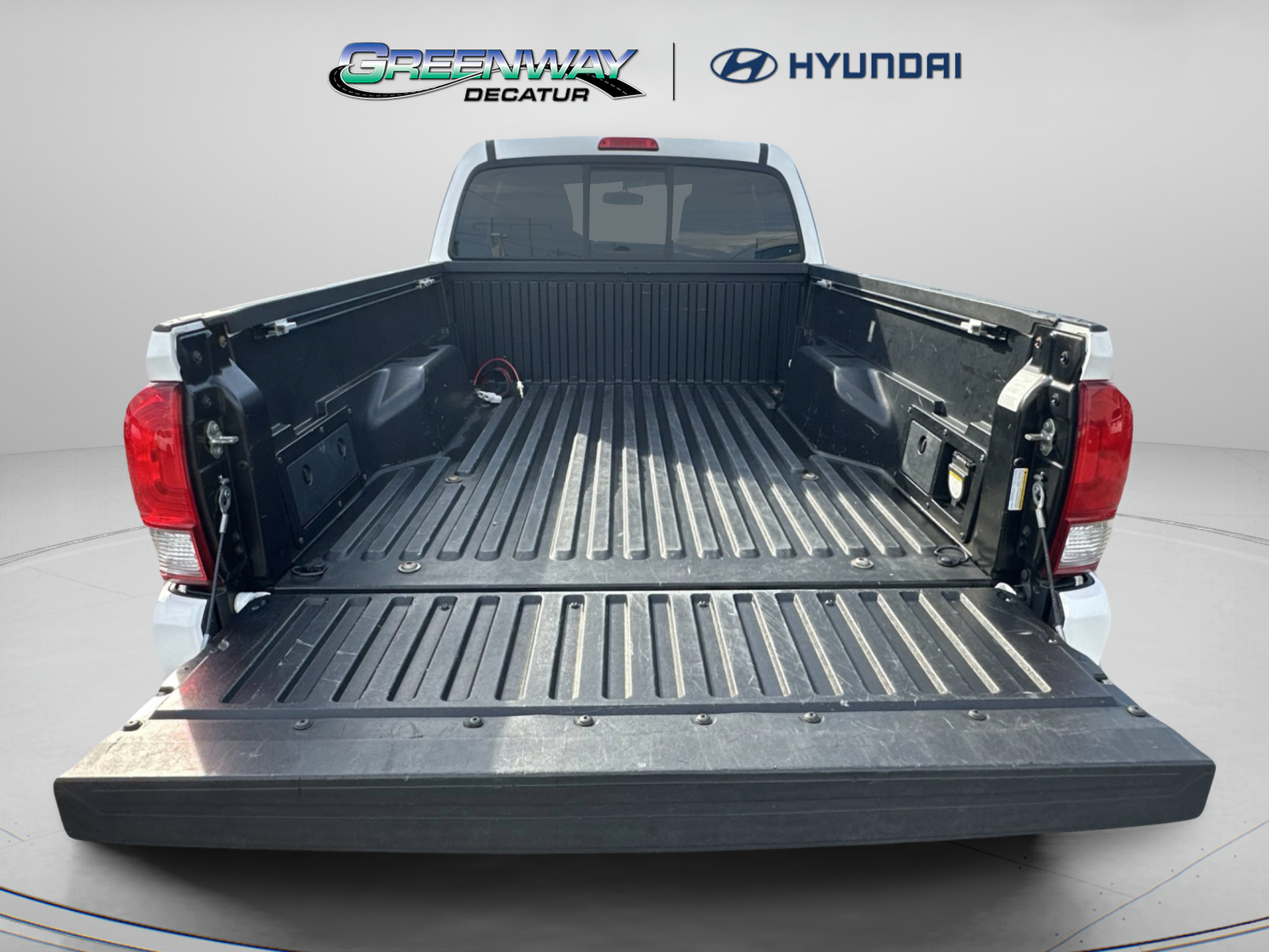 Used 2017 Toyota Tacoma TRD Sport w/ Tow Package (A/T) AWD/4WD image 19