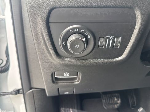 Used 2024 Jeep Grand Cherokee Limited image 10