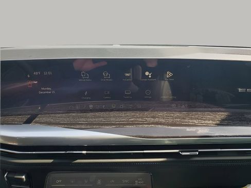 New 2026 Cadillac Escalade IQL Luxury w/ LPO, Floor Liner Package AWD/4WD image 44