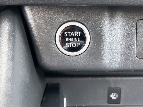 Used 2022 Nissan Rogue Platinum w/ Head-Up Display Package image 24