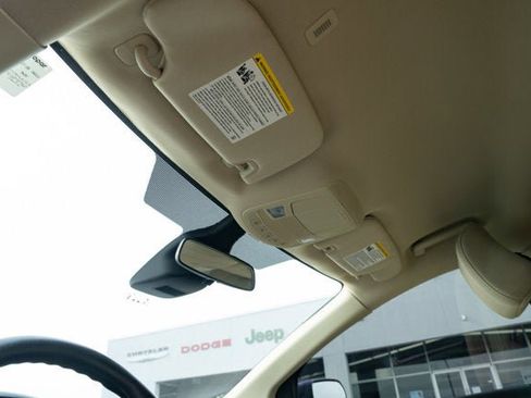 Used 2022 Ford Edge SE image 16