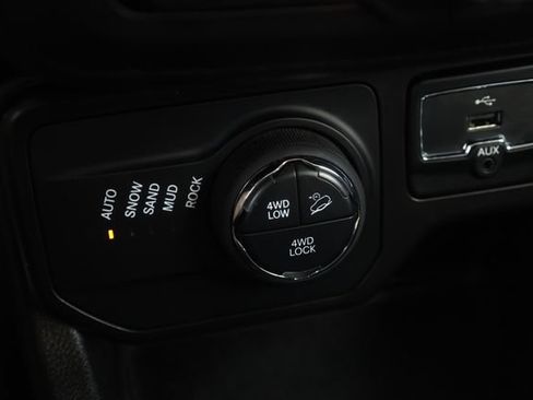Used 2023 Jeep Renegade Trailhawk w/ Trailhawk Elite Group AWD/4WD image 19