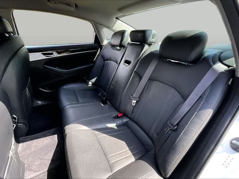 Used 2017 Genesis G80 3.8 RWD image 19