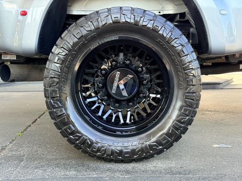 Used 2024 Ford F450 Platinum w/ FX4 Off-Road Package image 20