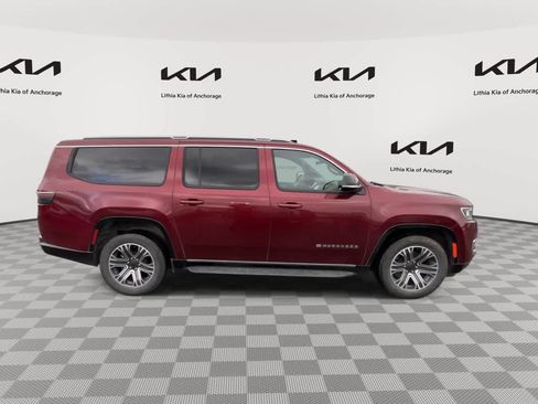 Used 2024 Jeep Wagoneer L Series II w/ Flexible Seating Group AWD/4WD image 3
