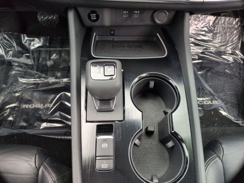 Used 2024 Nissan Rogue SL w/ SL Premium Package image 14