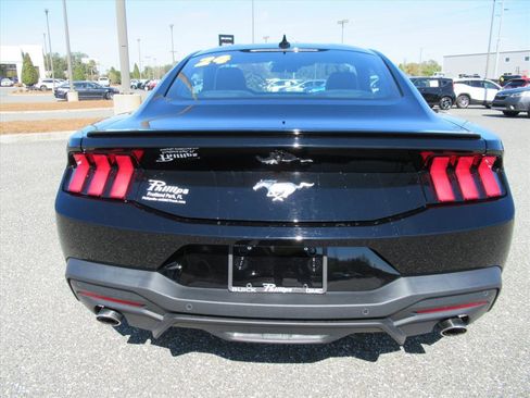 Used 2024 Ford Mustang Premium image 5