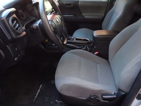 Used 2020 Toyota Tacoma SR w/ SX Package image 9