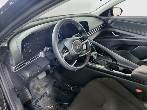 Used 2023 Hyundai Elantra SEL w/ Convenience Package FWD image 9