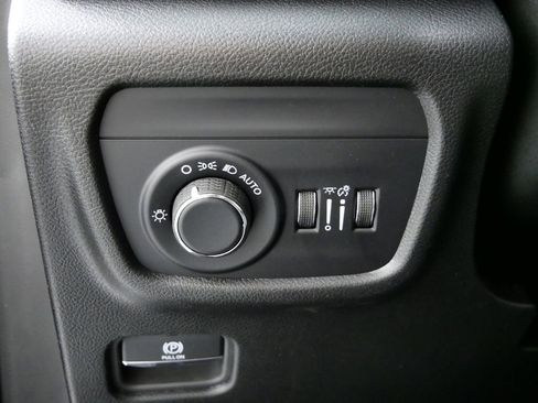 Used 2024 Jeep Grand Cherokee Altitude image 38
