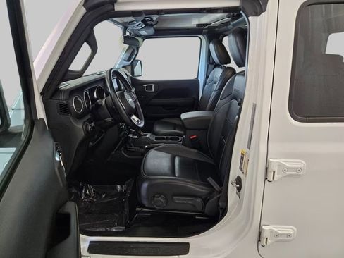Used 2021 Jeep Gladiator Overland image 12