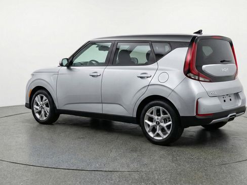 Used 2025 Kia Soul LX w/ LX Technology Package image 6