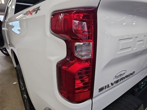 Used 2024 Chevrolet Silverado 1500 LT AWD/4WD image 39