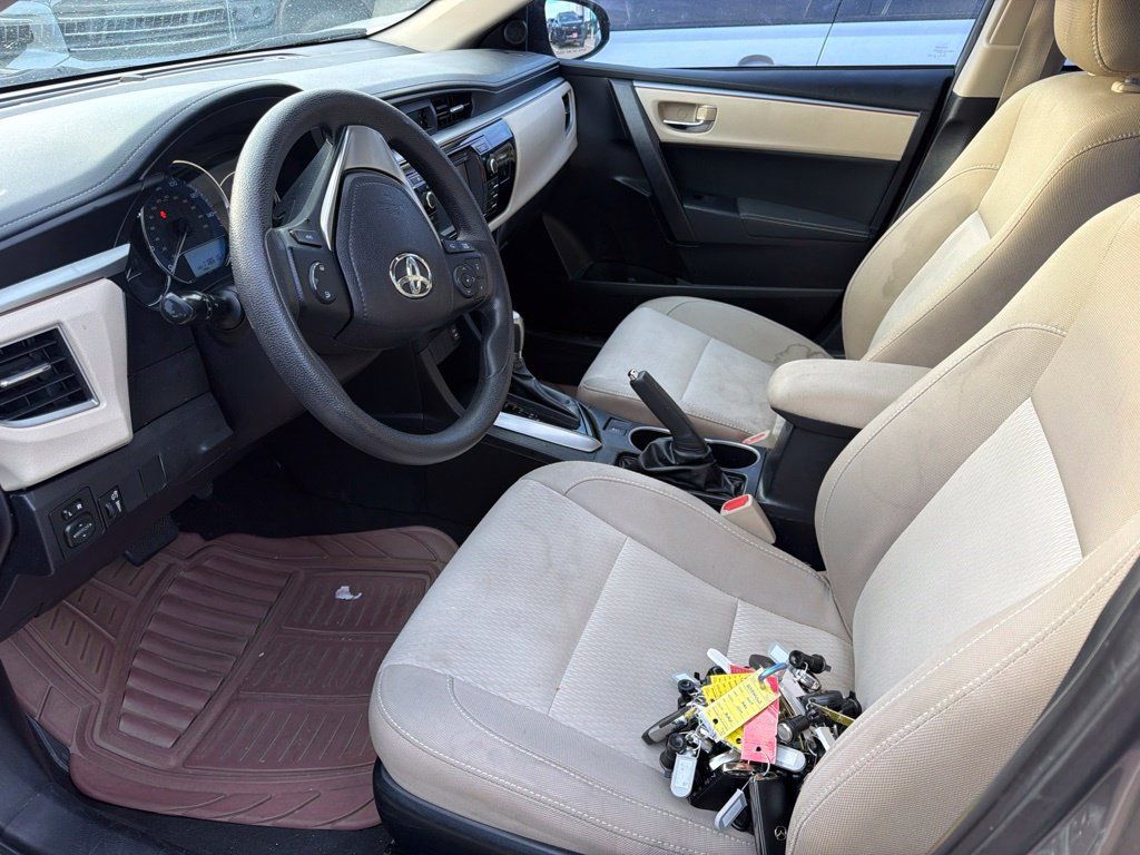 Used 2016 Toyota Corolla LE FWD image 8