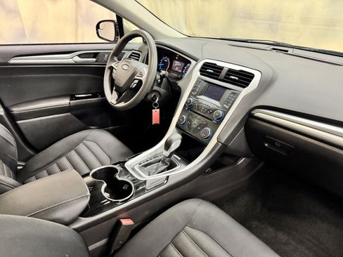 Used 2015 Ford Fusion SE image 24