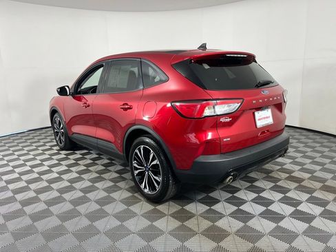 Used 2022 Ford Escape SE w/ SE Sport Appearance Package FWD image 3