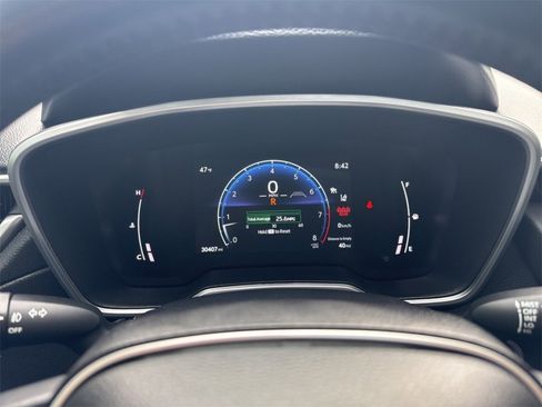 Used 2023 Toyota Corolla Cross XLE image 16