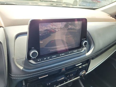 Used 2023 Nissan Rogue SV FWD image 29