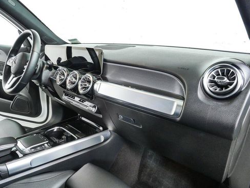 Used 2021 Mercedes-Benz GLB 250 4MATIC image 24
