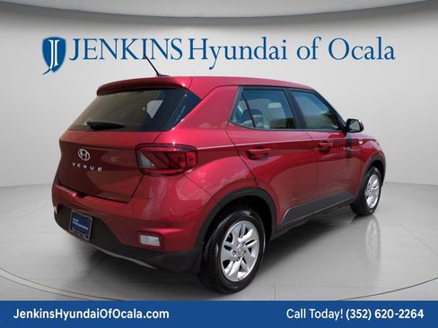 Certified 2024 Hyundai Venue SE FWD image 4