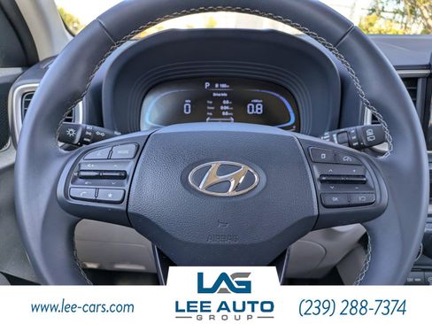 Used 2024 Hyundai Venue Limited image 20