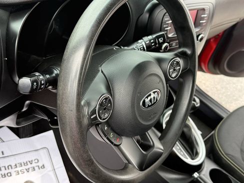 Used 2016 Kia Soul + FWD image 12