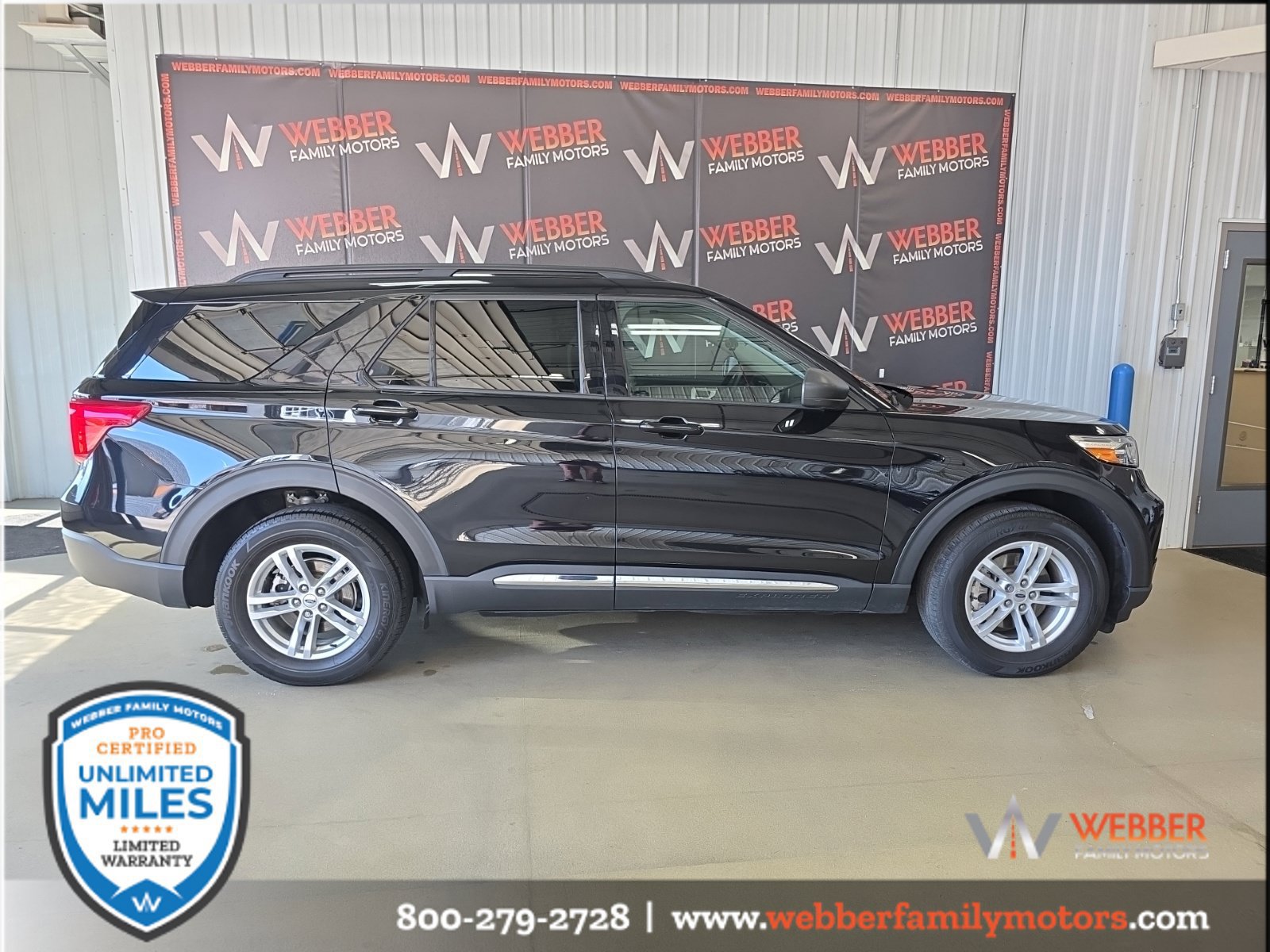 Used 2023 Ford Explorer XLT w/ Equipment Group 202A AWD/4WD image 3