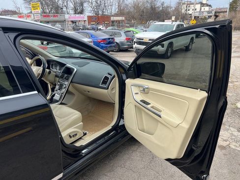 Used 2015 Volvo XC60 T5 Platinum image 16