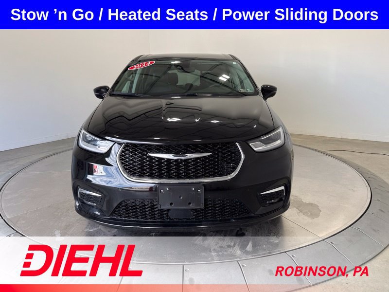 Used 2024 Chrysler Pacifica Touring-L FWD image 2