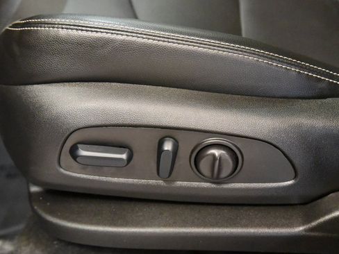 Used 2024 GMC Terrain SLT image 15