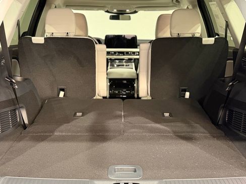 New 2026 Lincoln Aviator AWD image 39