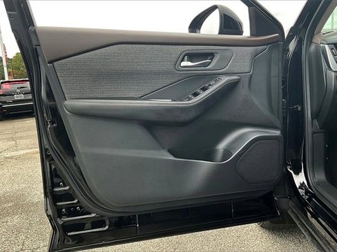 Certified 2023 Nissan Rogue SV image 17