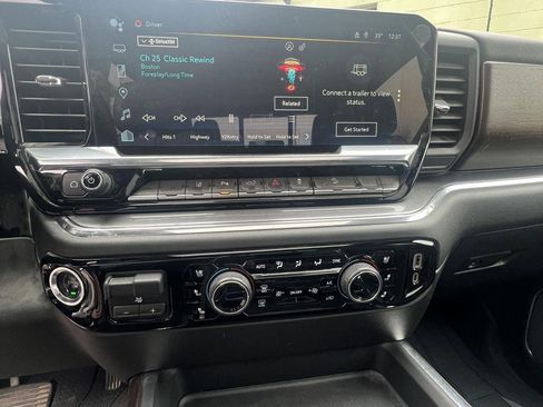 Used 2024 Chevrolet Silverado 3500 High Country w/ High Country Premium Package image 9