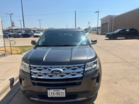 Used 2019 Ford Explorer XLT w/ Equipment Group 201A FWD image 2