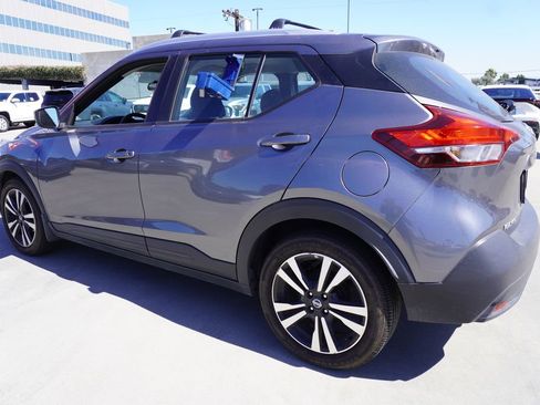 Used 2018 Nissan Kicks SV FWD image 4