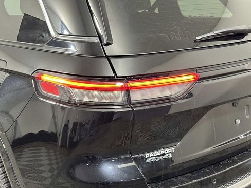 Used 2023 Jeep Grand Cherokee Overland w/ Luxury Tech Group IV image 9