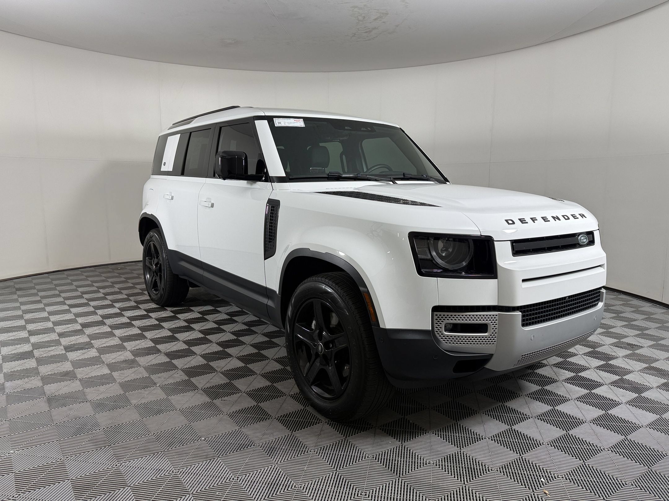 Used 2024 Land Rover Defender 110 S AWD/4WD image 7