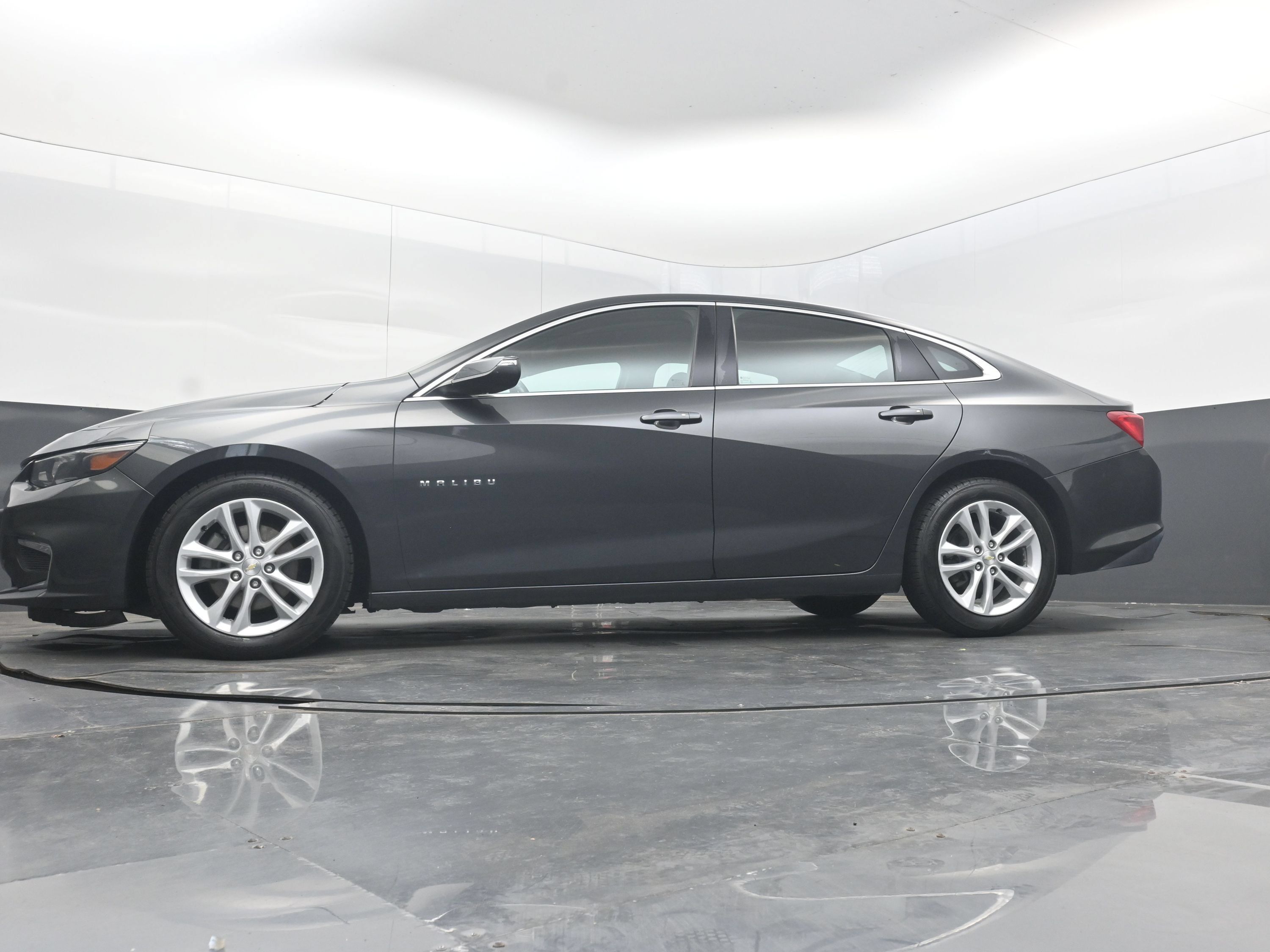 Used 2017 Chevrolet Malibu LT w/ Leather Package FWD image 27