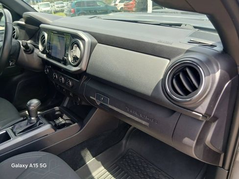Used 2017 Toyota Tacoma TRD Sport w/ Tow Package RWD image 19