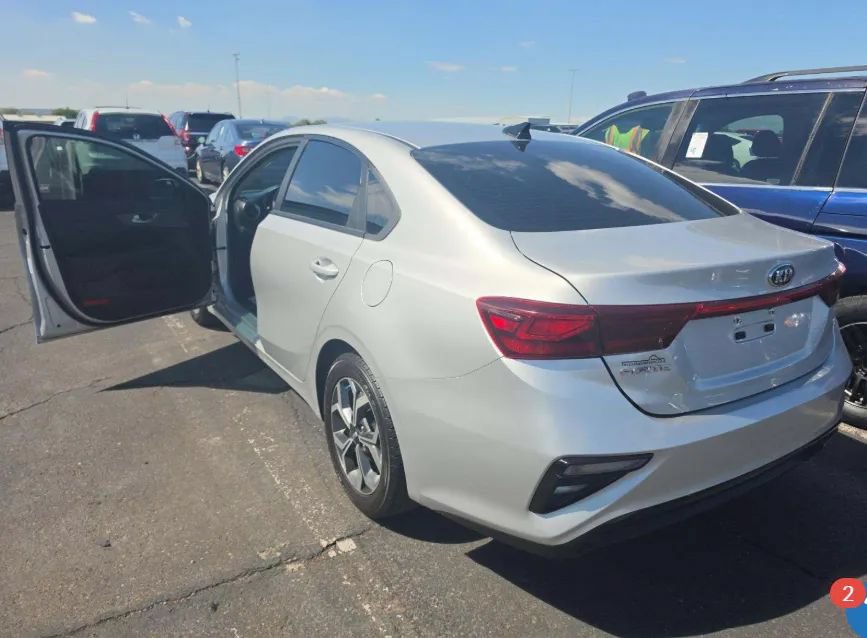 Used 2020 Kia Forte LXS FWD image 3