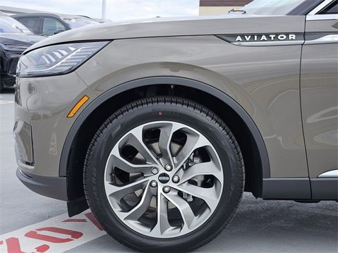 New 2026 Lincoln Aviator Reserve w/ Luxury Package image 9
