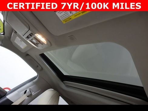Used 2021 Toyota Highlander XLE image 27