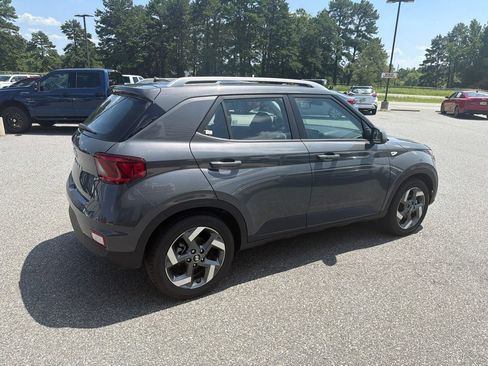 Used 2025 Hyundai Venue SEL FWD image 10