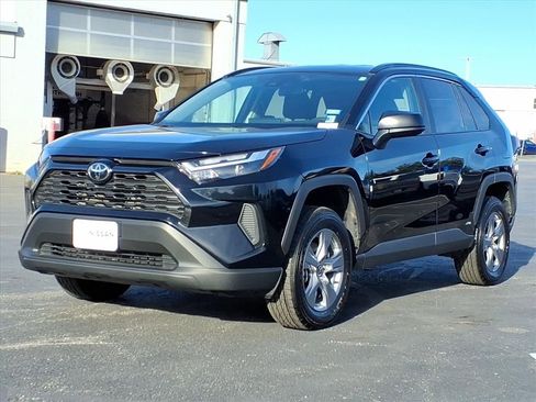 Used 2025 Toyota RAV4 LE image 2