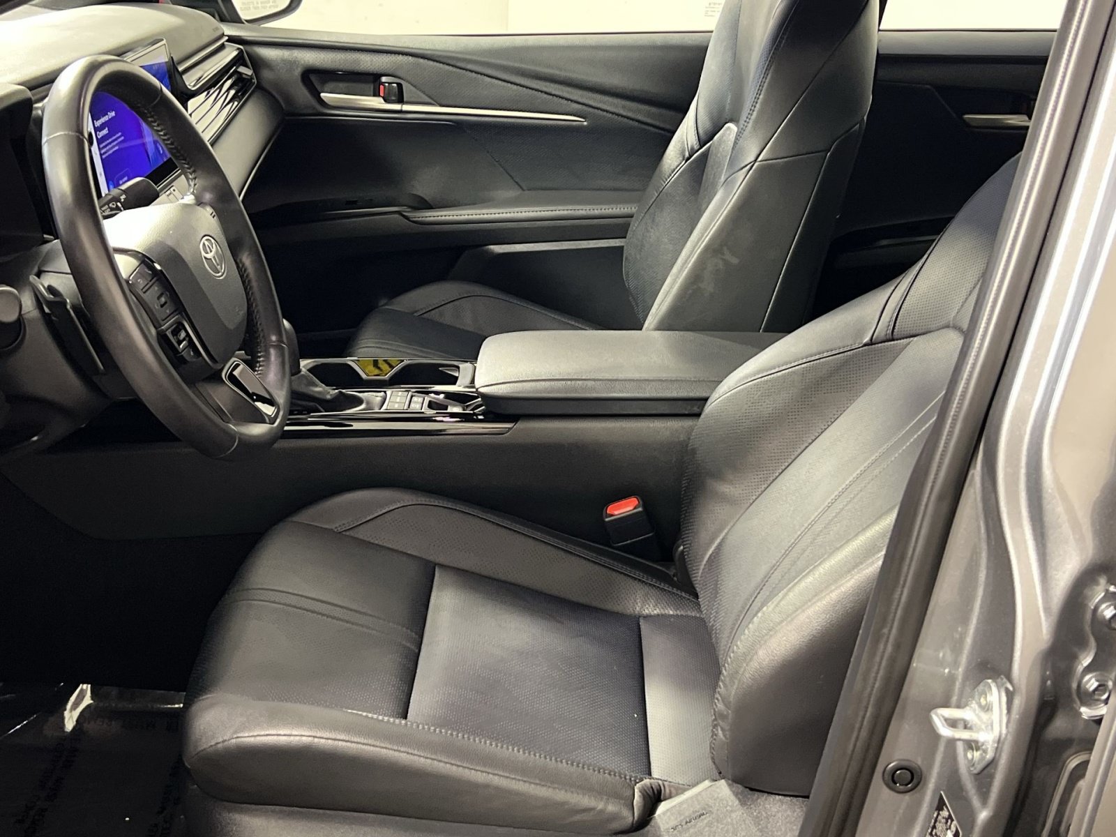 Used 2025 Toyota Camry XSE FWD image 13
